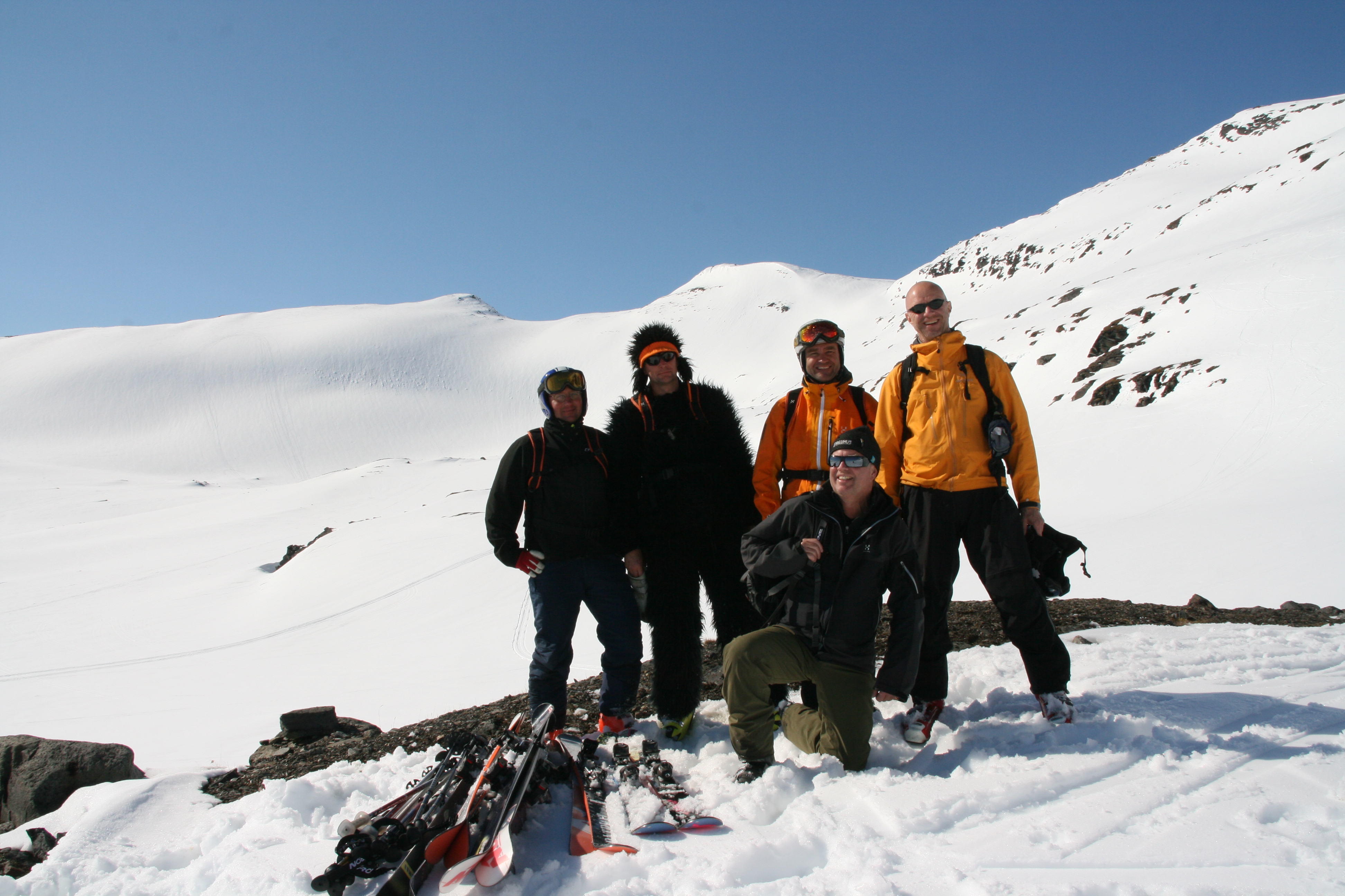 Gorilla ski. Heliski Riksgrnsen May 8, 2009. Photo: Andreas Bengtsson