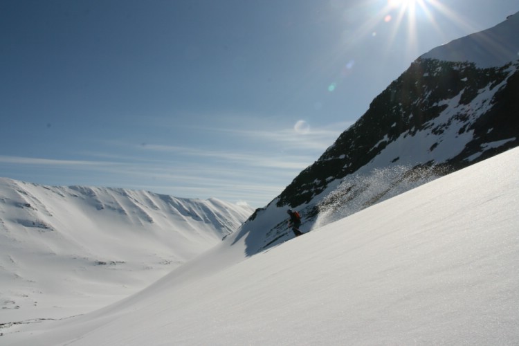 Underbar vårsnö. Heliski Riksgränsen 8 maj 2009. Foto: Andreas Bengtsson