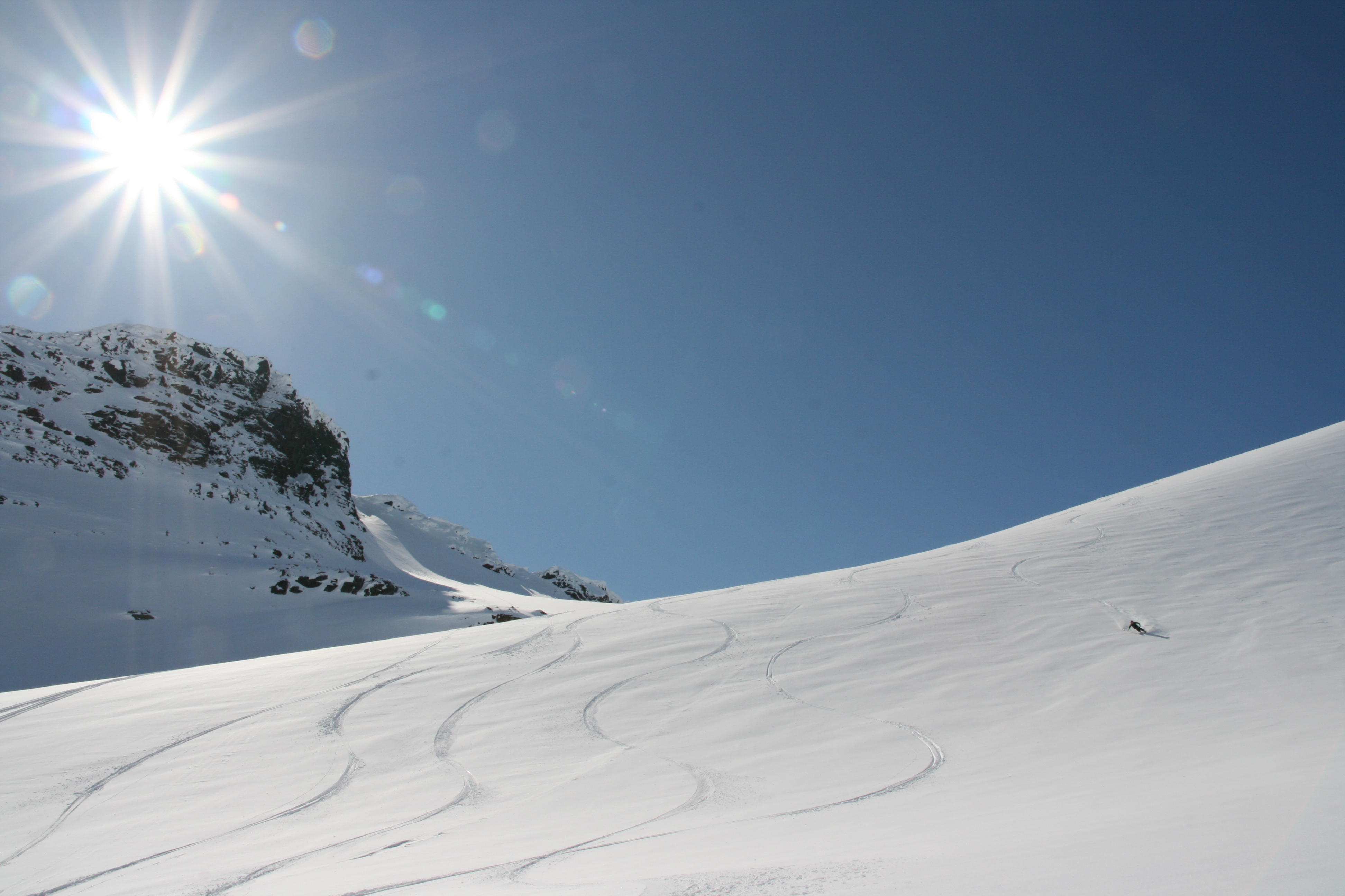 The Glacier on Korsatjokka. Heliski Riksgrnsen May 14, 2009. Photo: Andreas Bengtsson