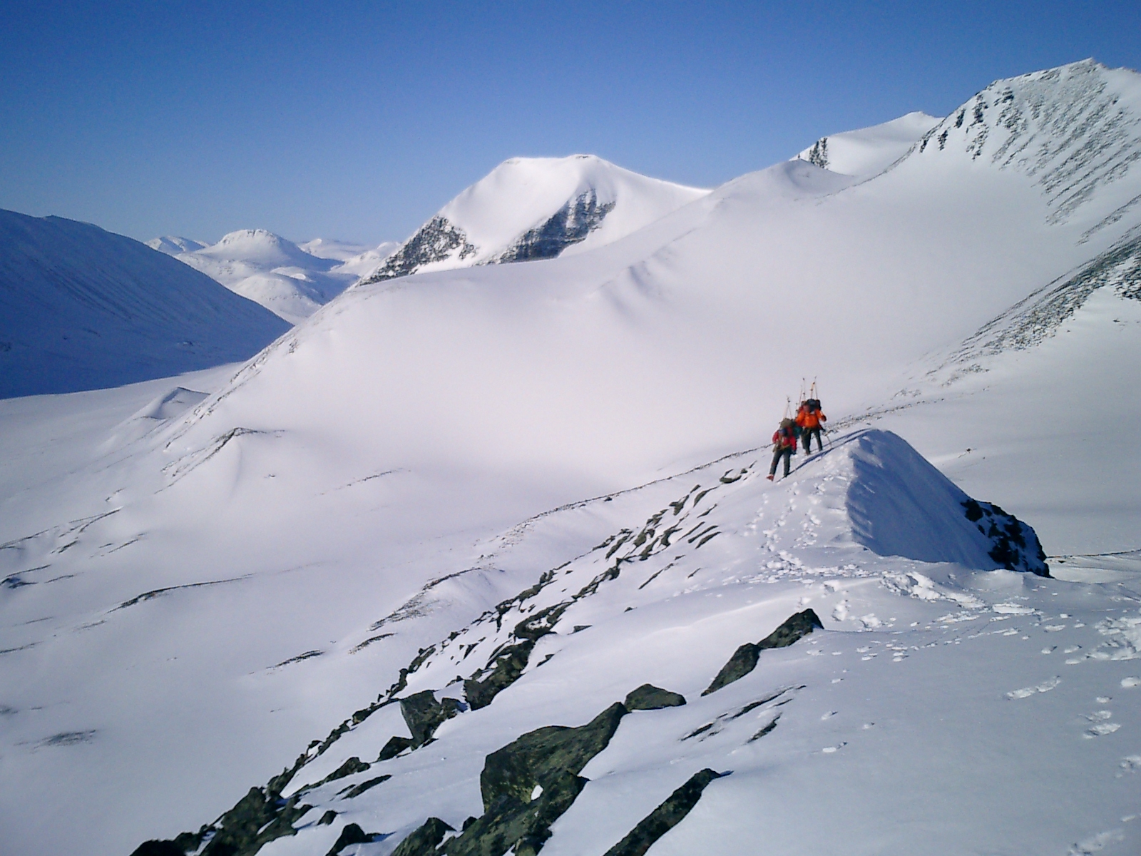 Bestigning av Pyramiden, p vg mot en mycket bra skidk.    Foto: Andreas Bengtsson