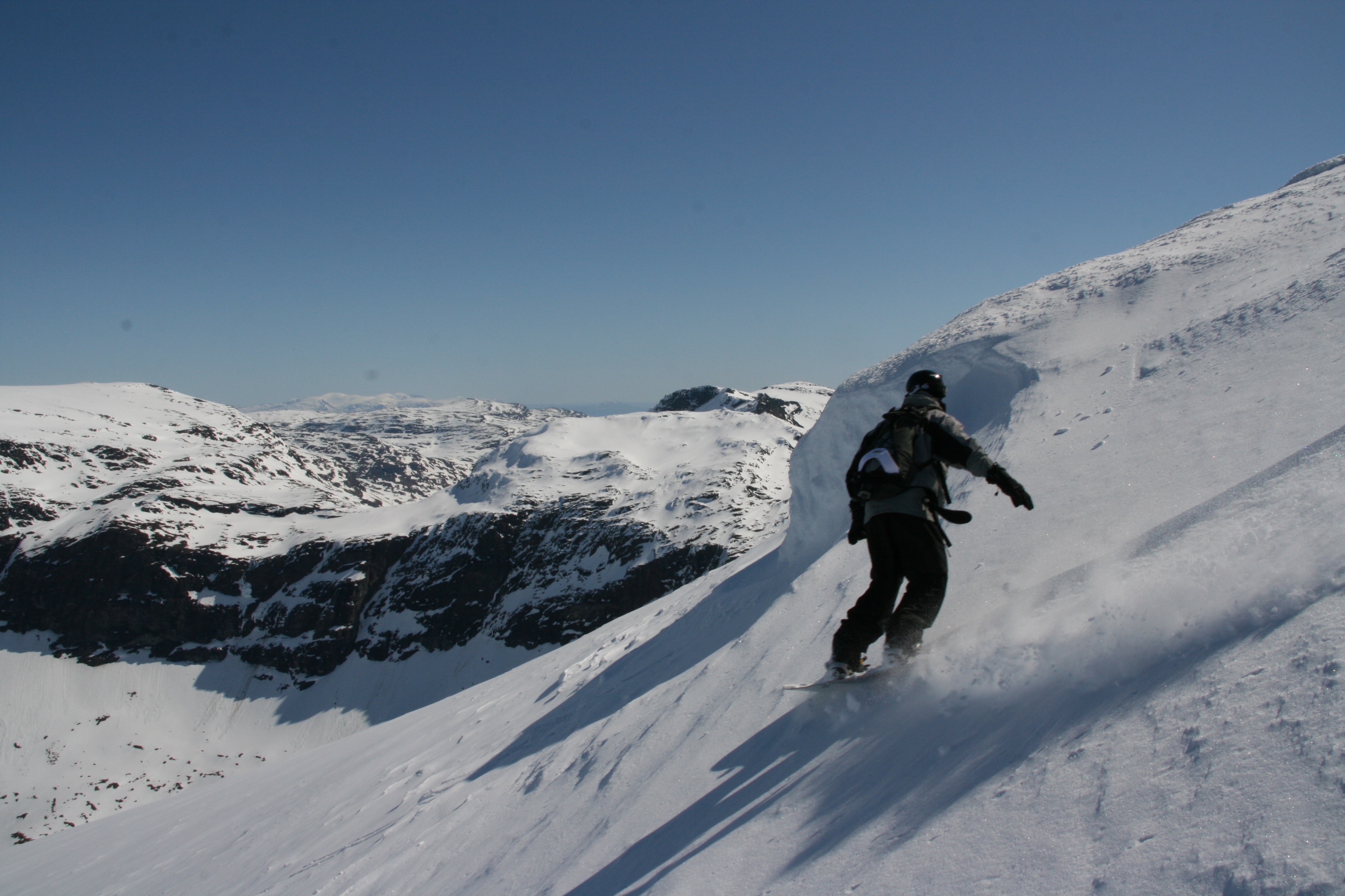 Heliski Riksgrnsen, Sweden. May 17, 2009. Photo: Andreas Bengtsson