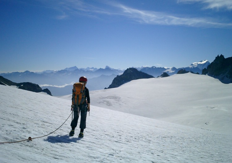Crossing Glacier du Tour.         Photo: Andreas Bengtsson