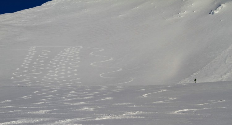 Spår från Nilas Kamm.. Skitouring i Sarek 4 April 2010. Foto: Magnus Strand