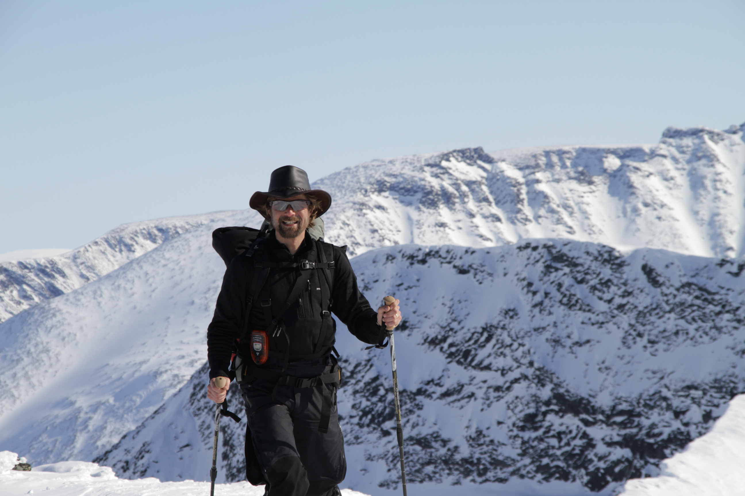 Nicolai Sandborg skitouring i Sarek. 5 April 2010. Foto: Magnus Strand