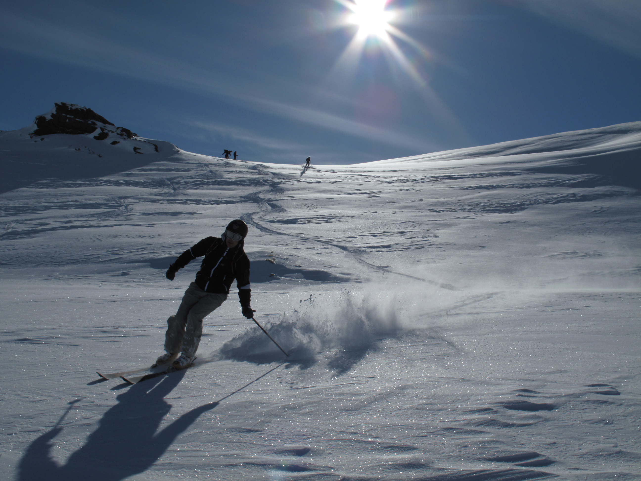 Skiing powder snow in spring sunshine. Heliskiing Riksgrnsen, 17th April 2010 Photo: Lisa Auer