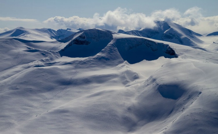 Looking over at Adnetjårro and our tracks. 23rd of April 2010. Photo: Andreas Bengtsson