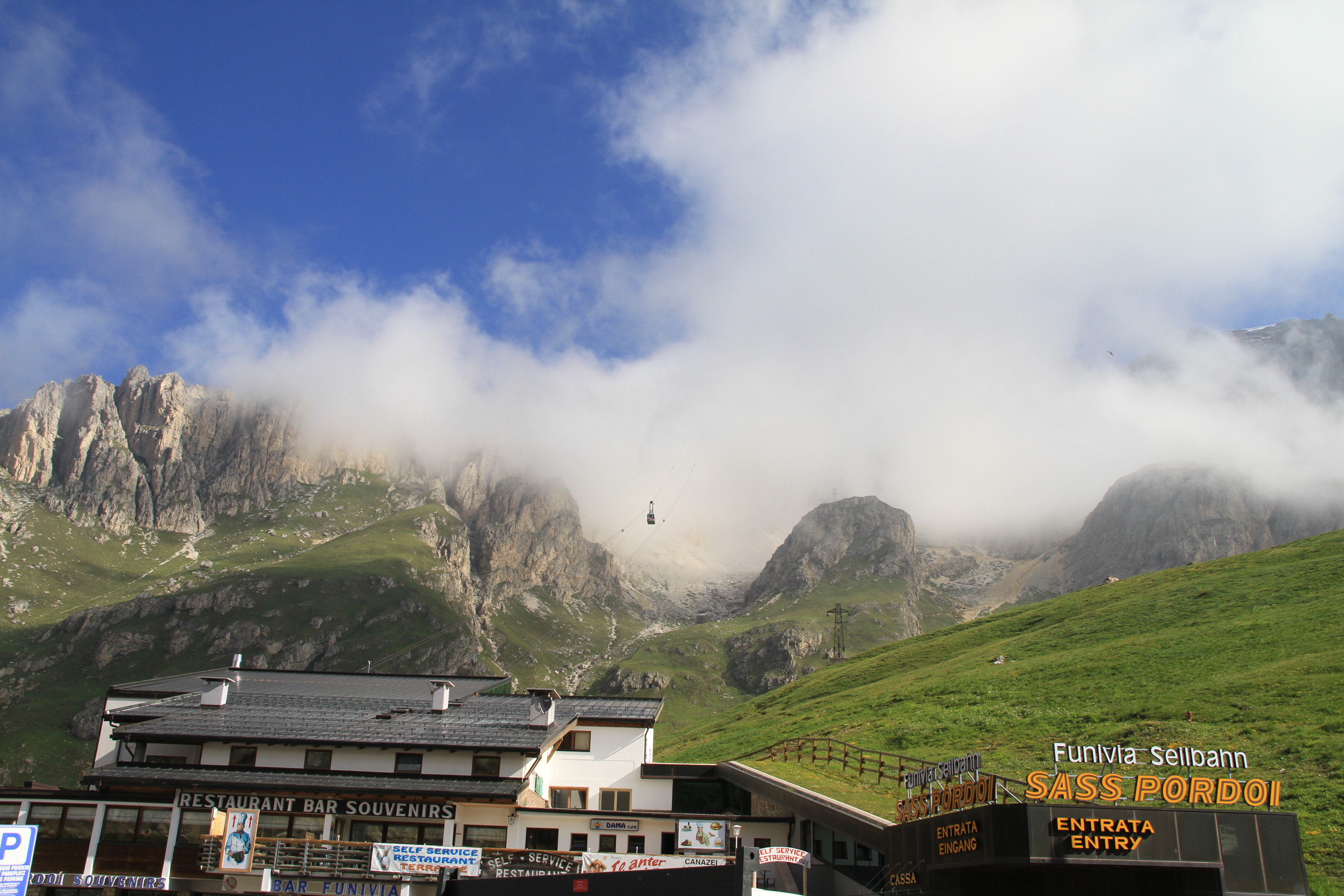 Quick coffee at the lift station before we start the climb Mariakante at Piz Pordio.     July 8 2010 Photo: Andreas Bengtsson