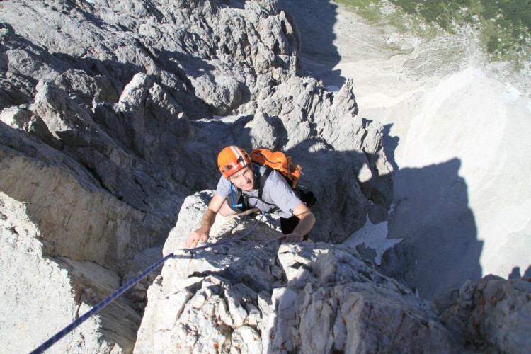 Gustav Forssell on the 4th pitch at Delago kante on the Vajolet tower.     July 9 2010 Photo: Andreas Bengtsson