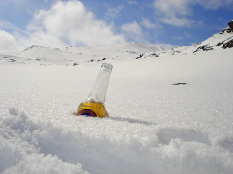 Powder and beer on the 18th of May.    Photo: Andreas Bengtsson